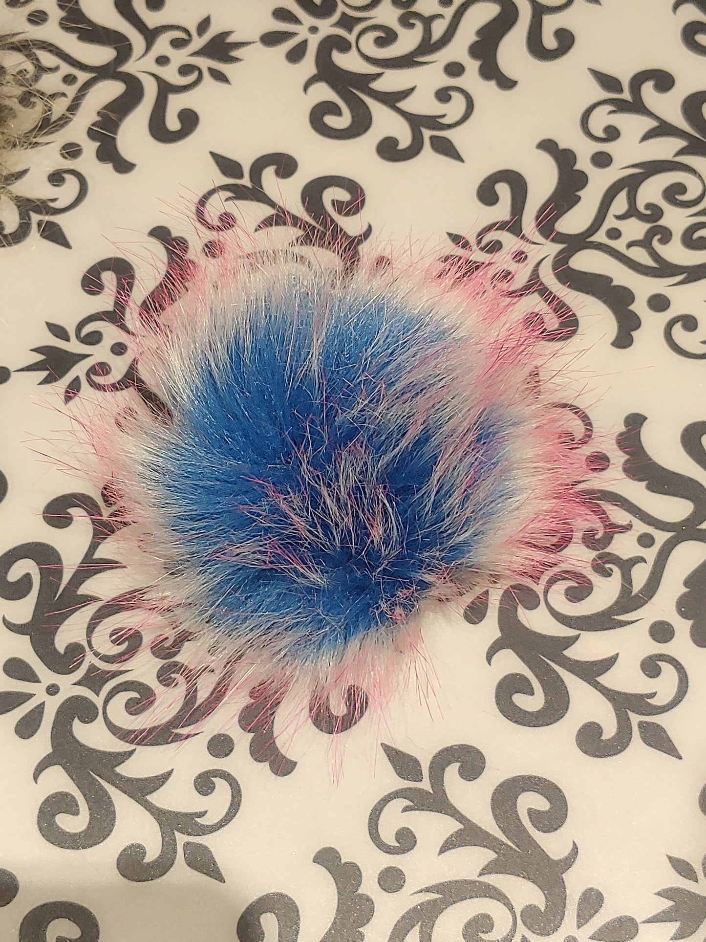 8 cm faux fur pompom