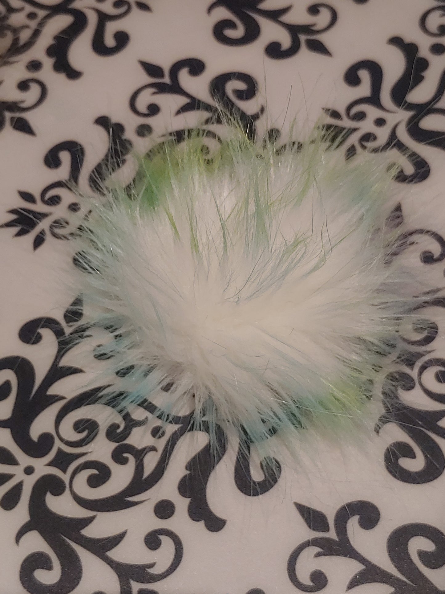 8 cm faux fur pompom