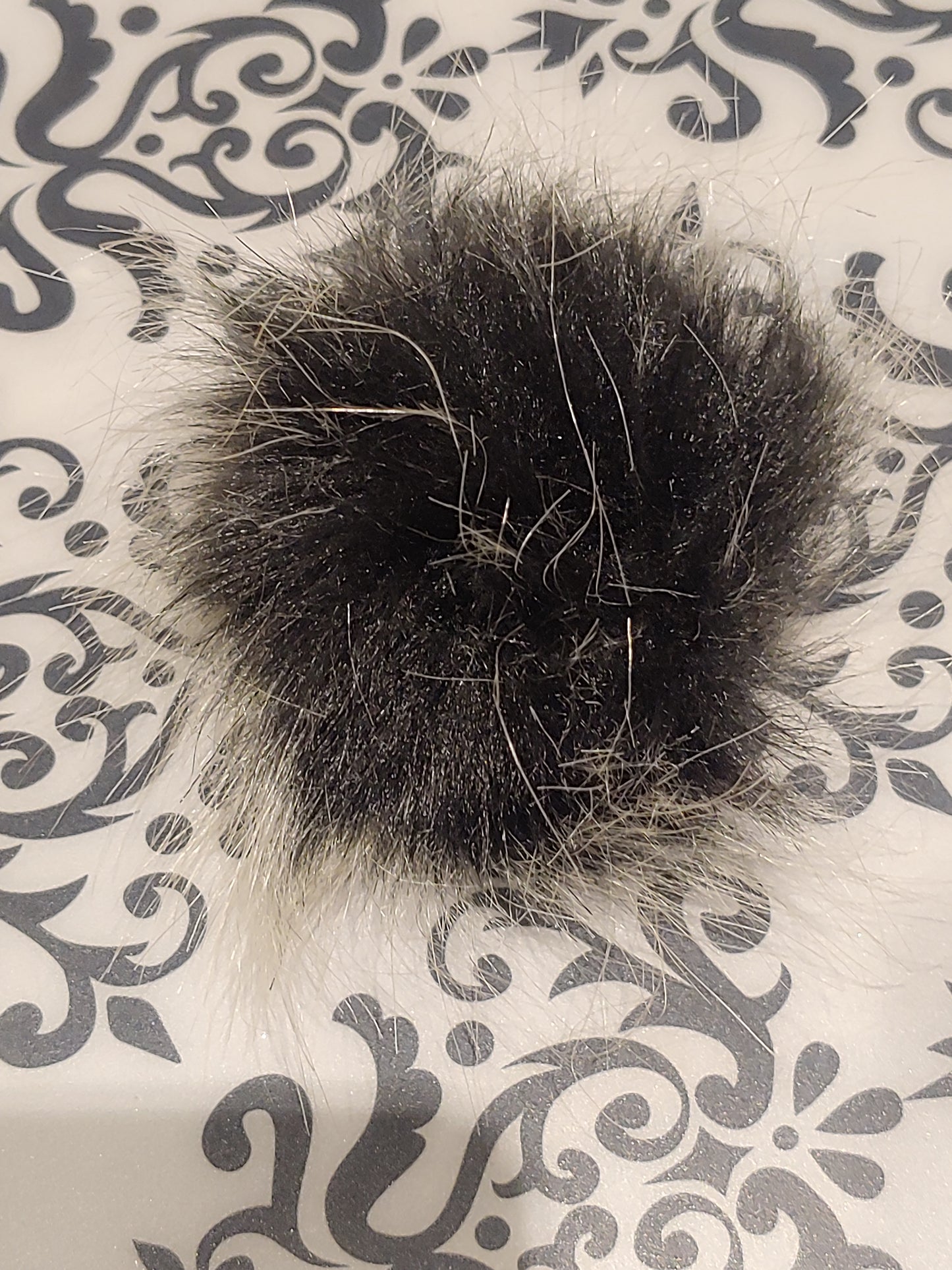 8 cm faux fur pompom