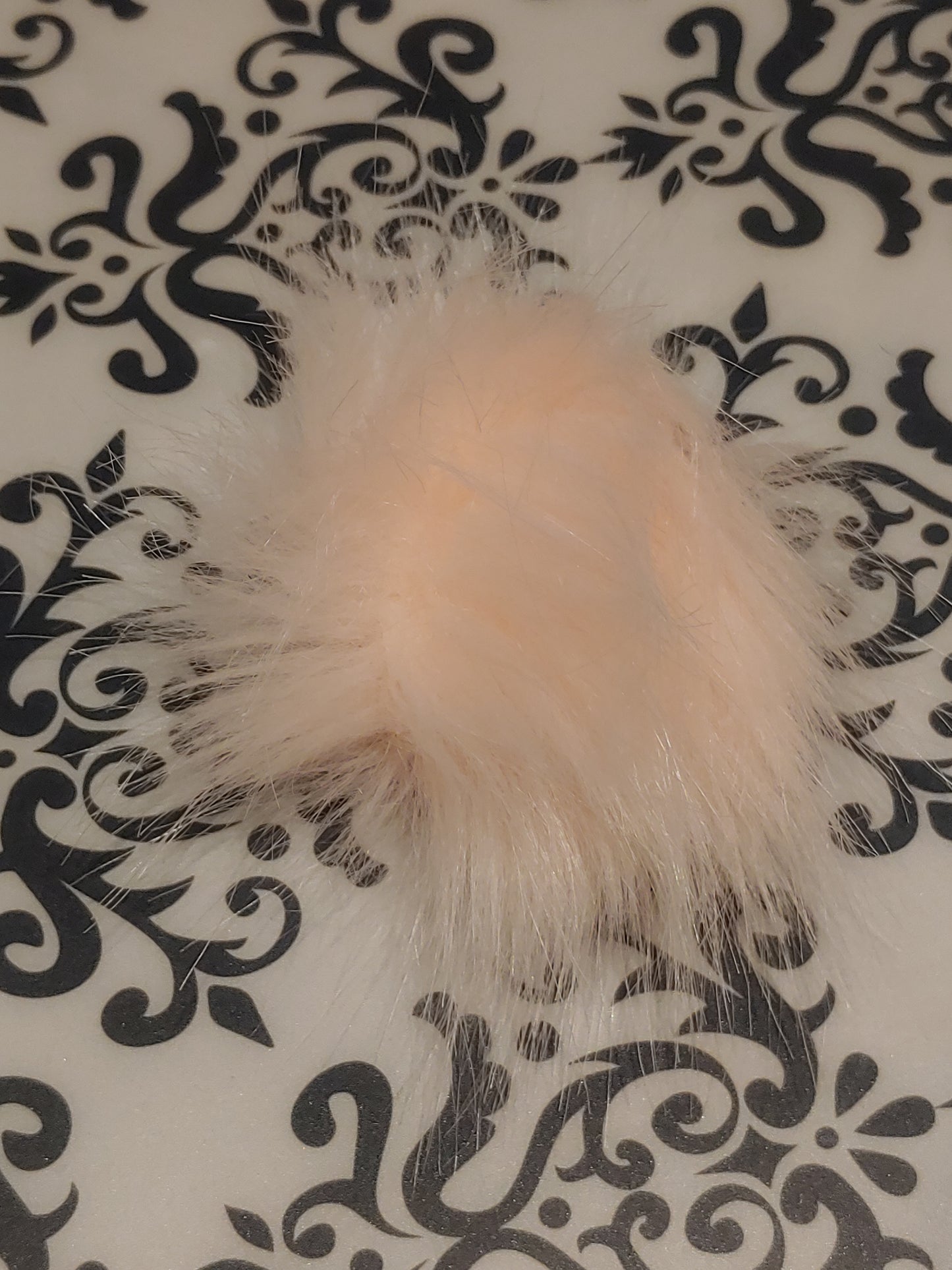 8 cm faux fur pompom