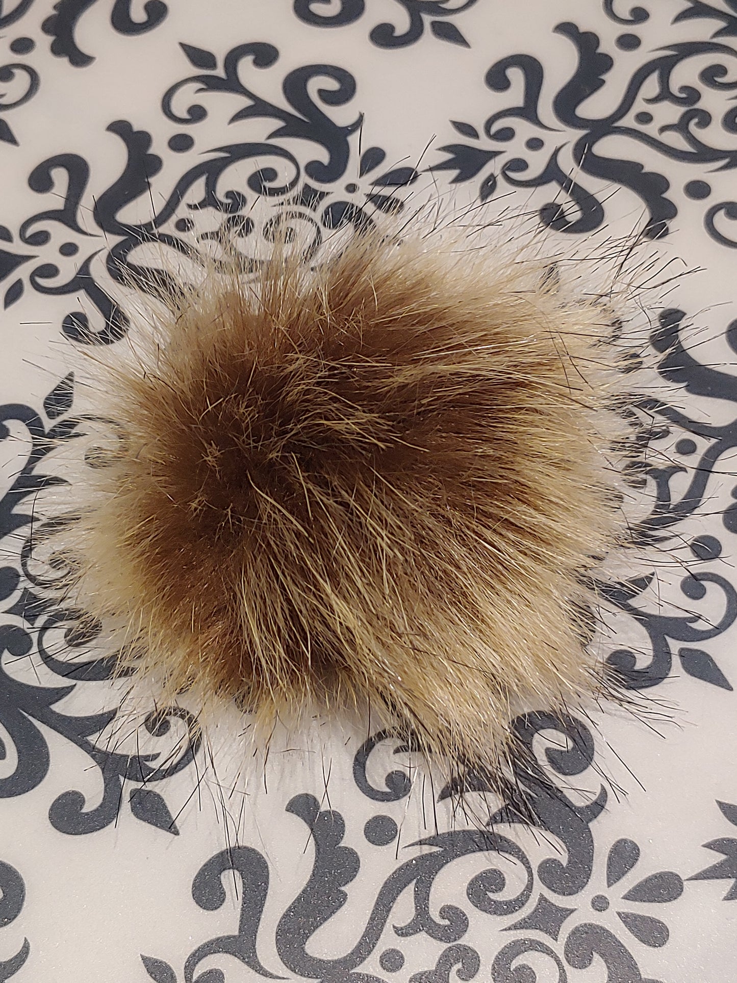 8 cm faux fur pompom