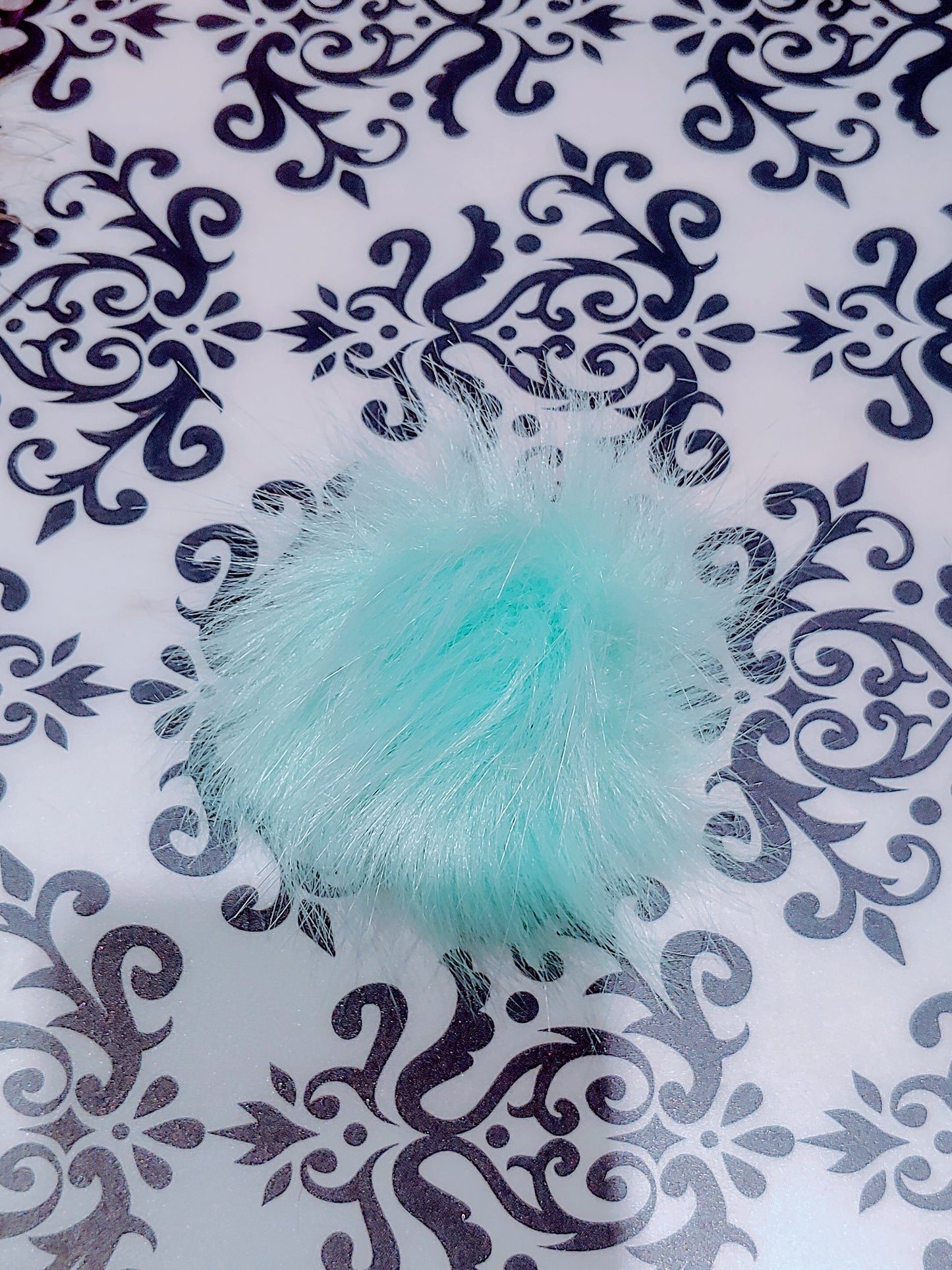 8 cm faux fur pompom