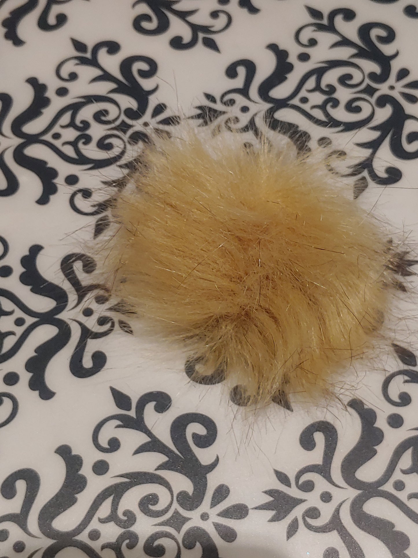 8 cm faux fur pompom