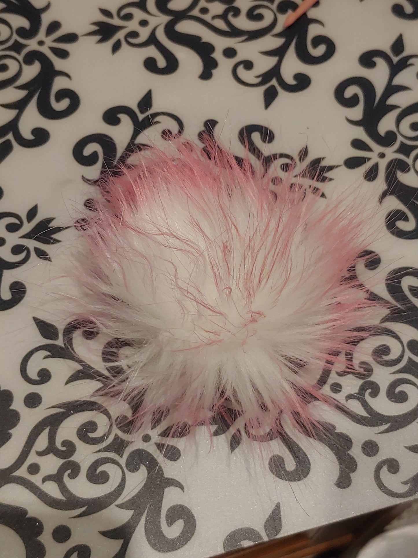 8 cm faux fur pompom