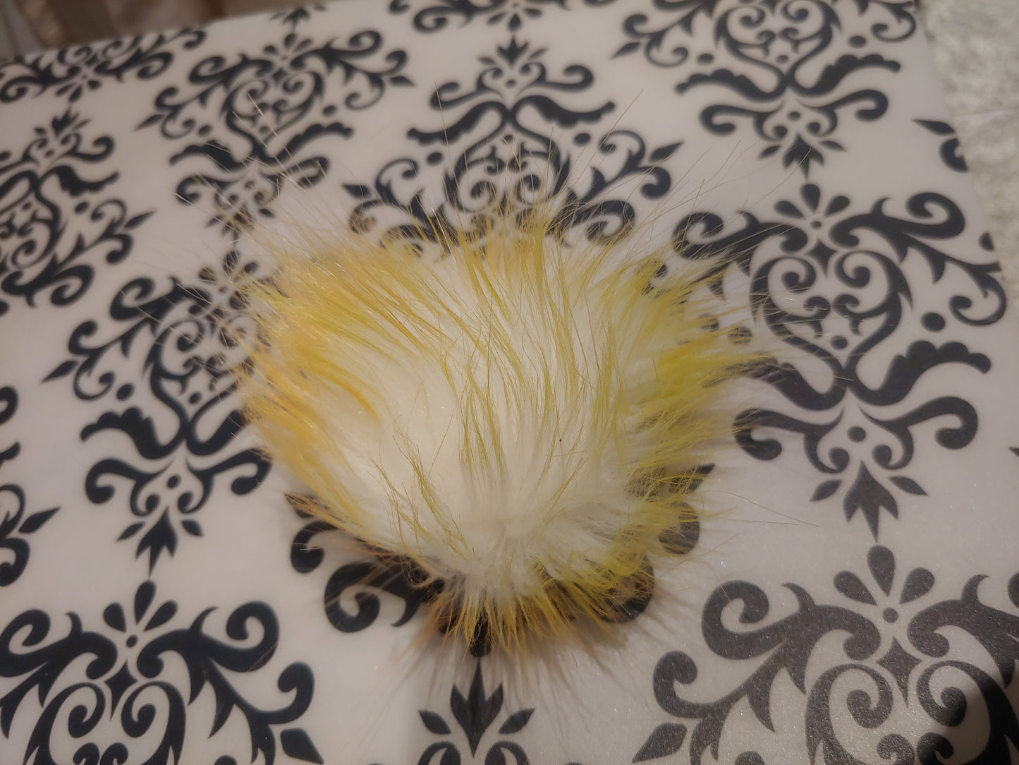 8 cm faux fur pompom