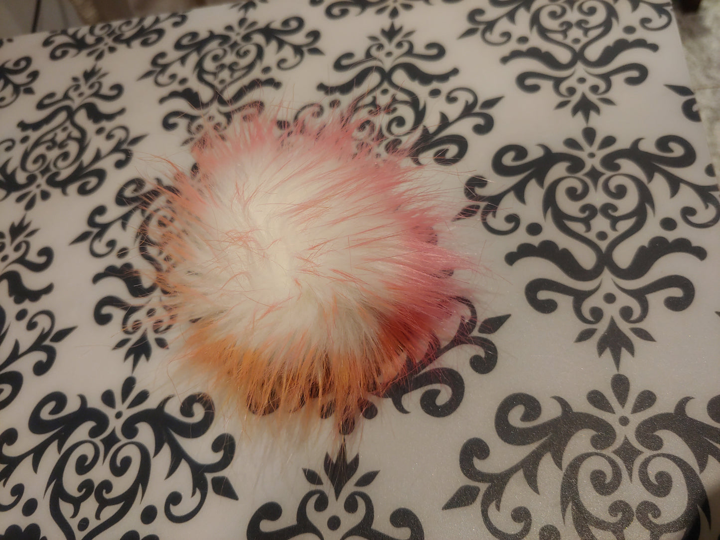 8 cm faux fur pompom