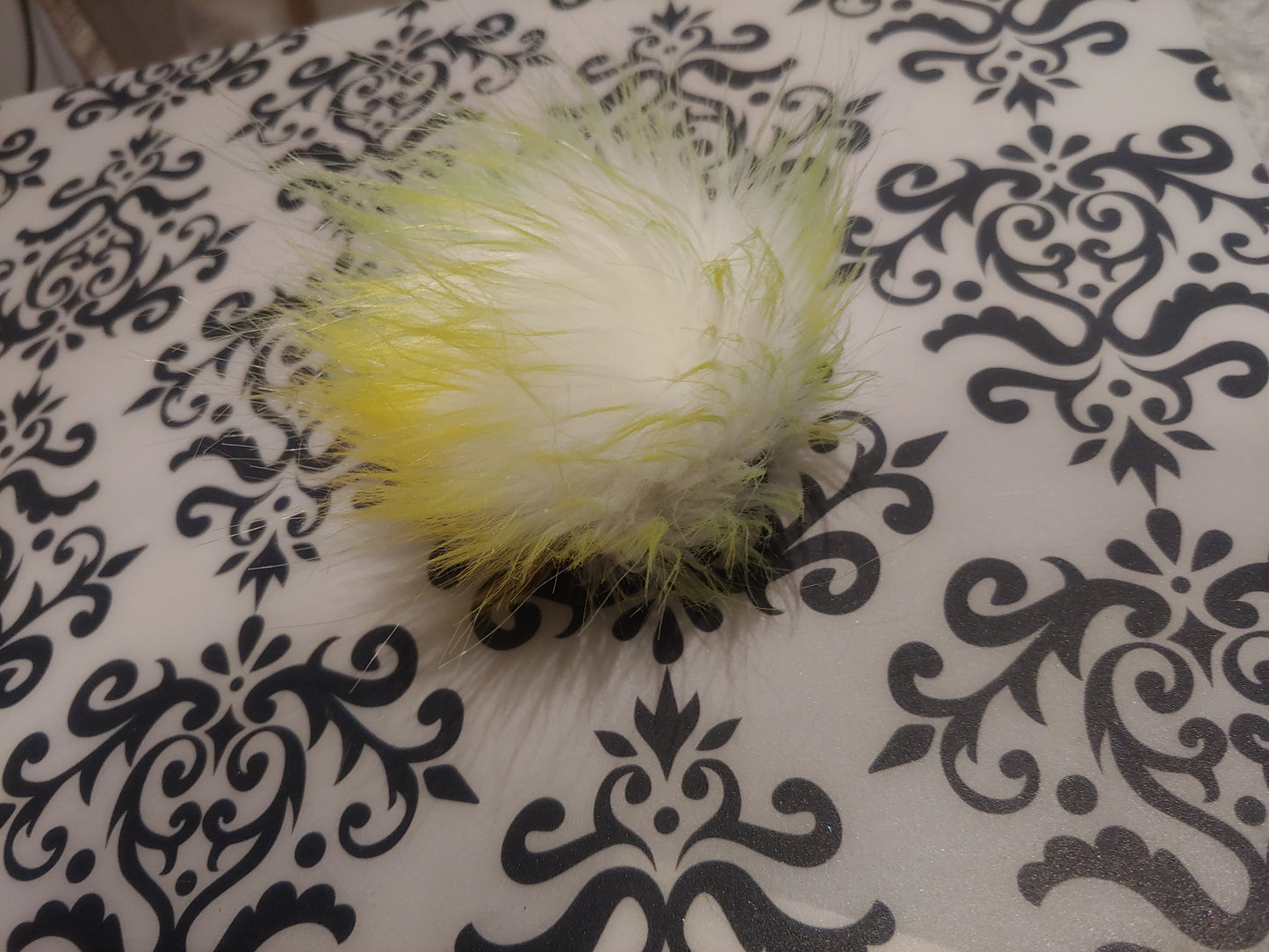 8 cm faux fur pompom