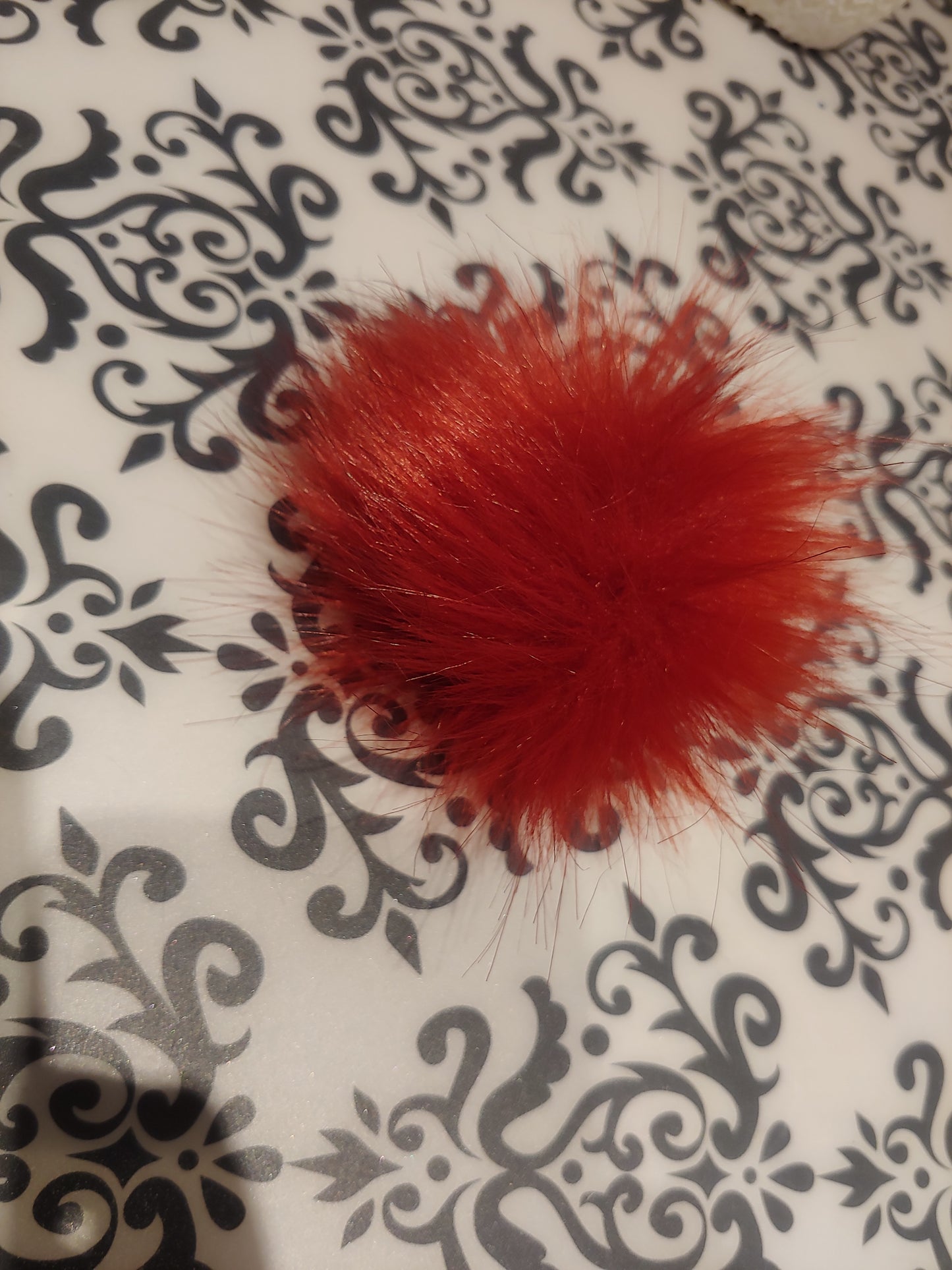 8 cm faux fur pompom