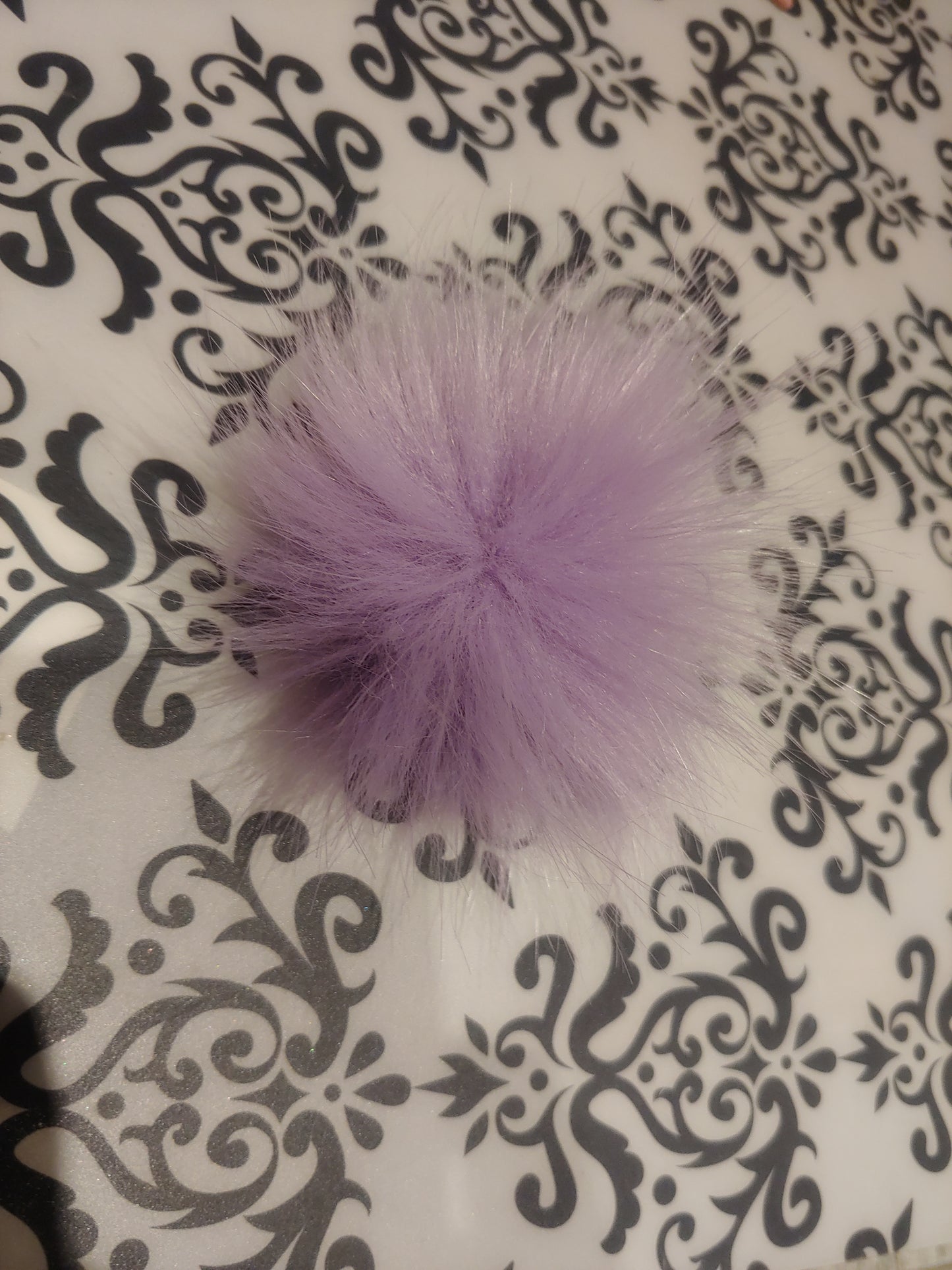 8 cm faux fur pompom