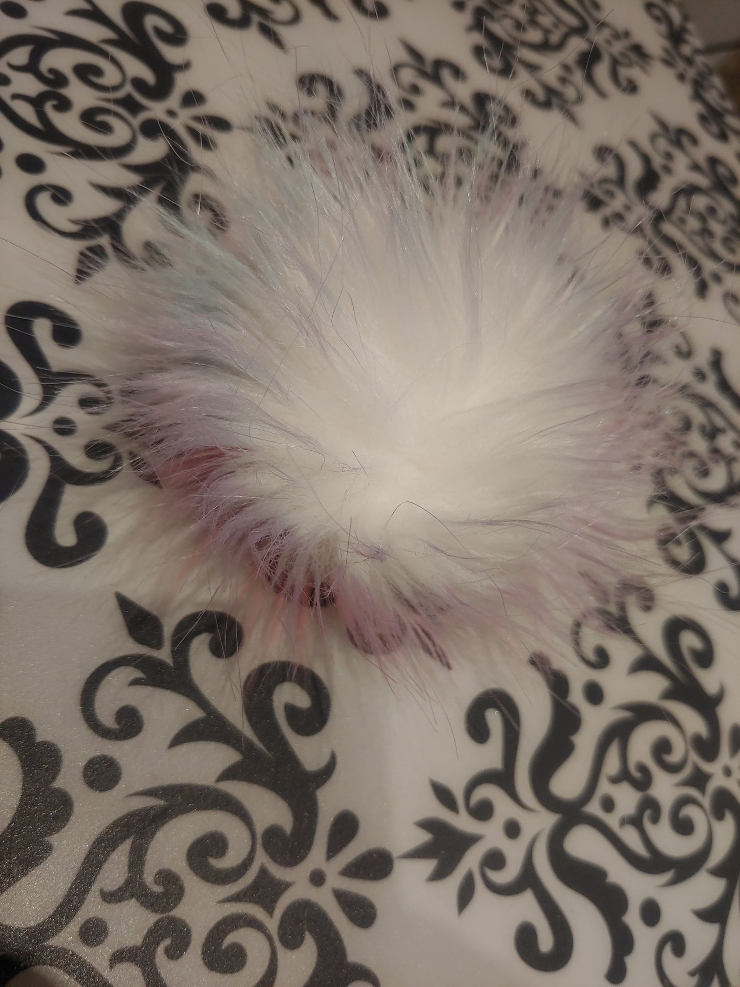 8 cm faux fur pompom