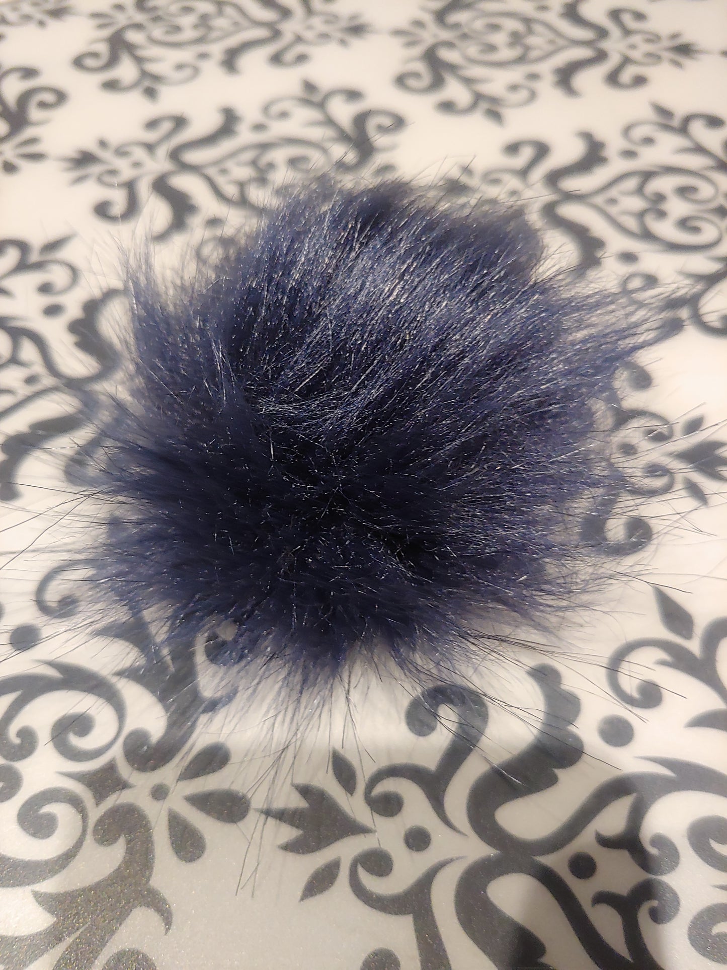 8 cm faux fur pompom