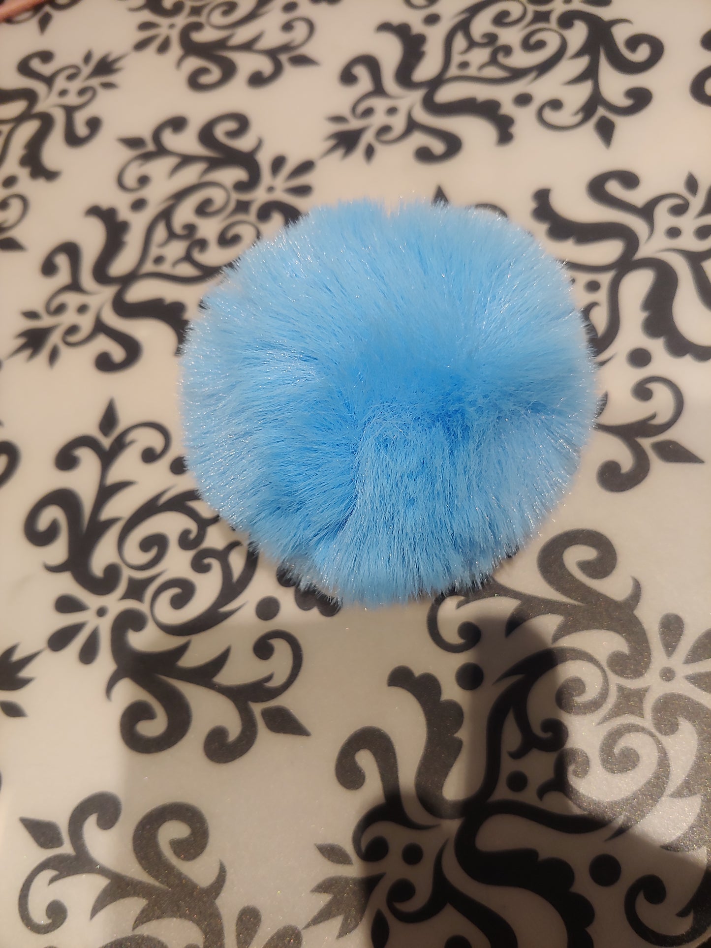 8 cm faux fur pompom