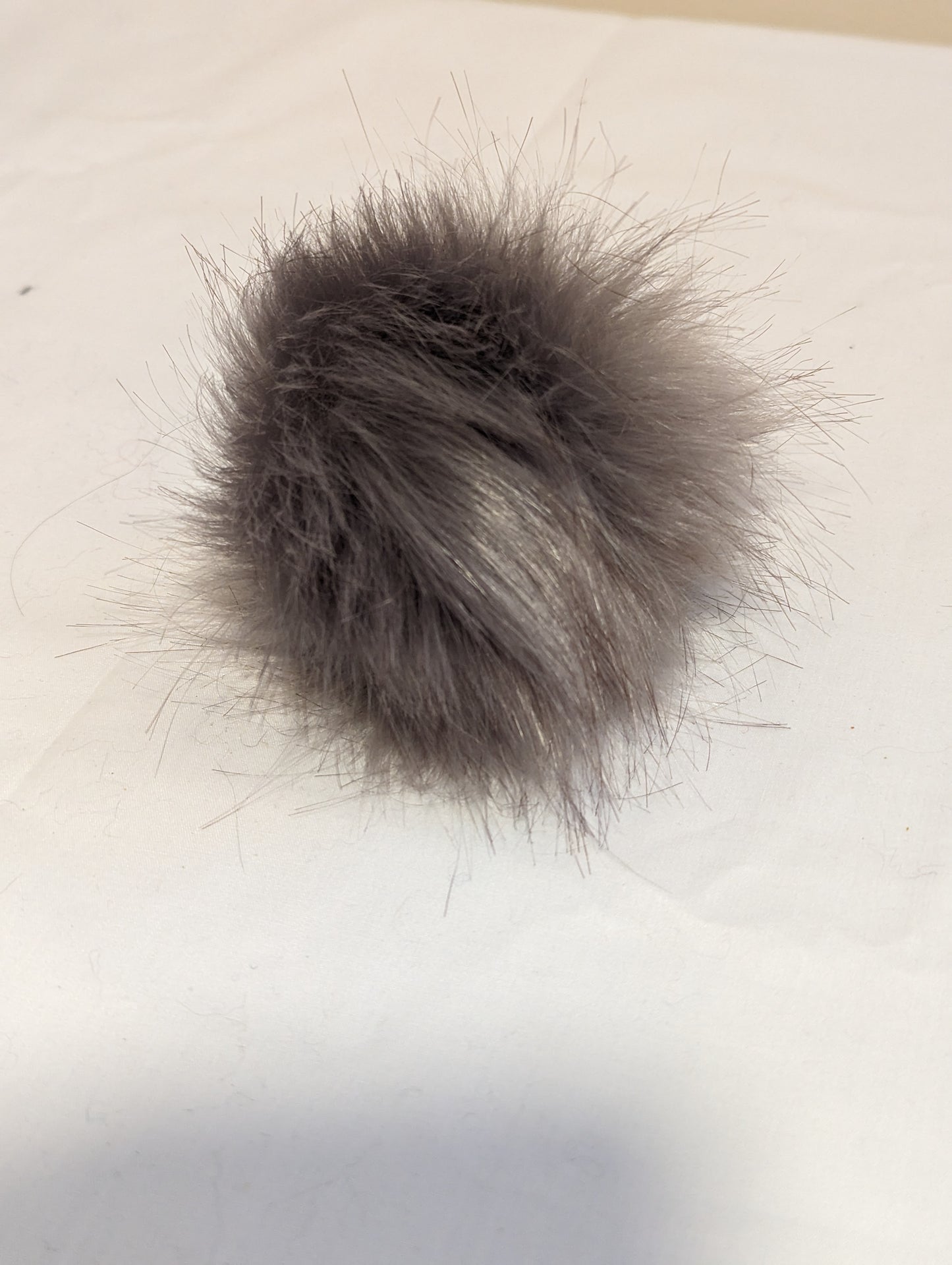 10 cm faux fur pompom