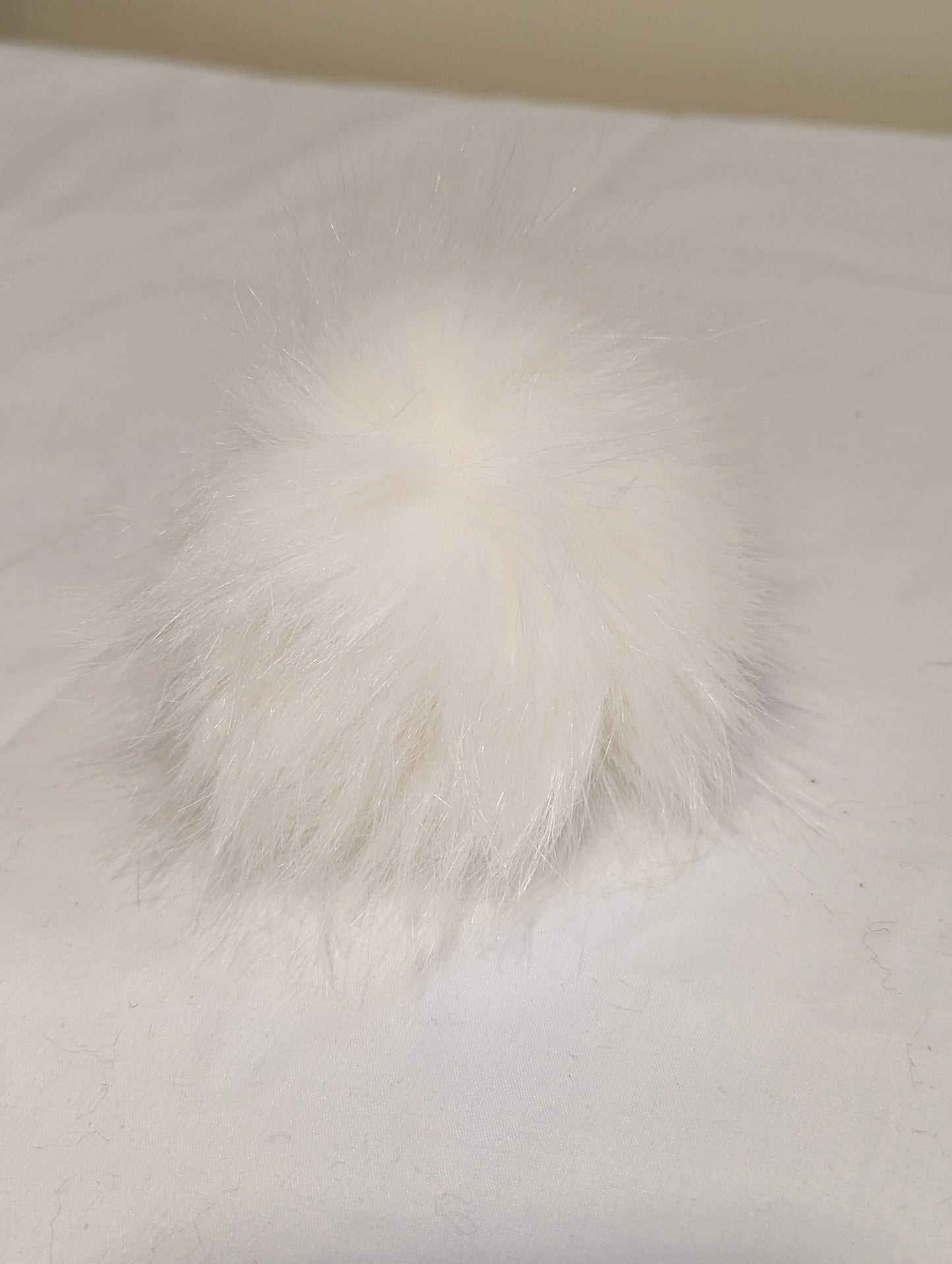 10 cm faux fur pompom