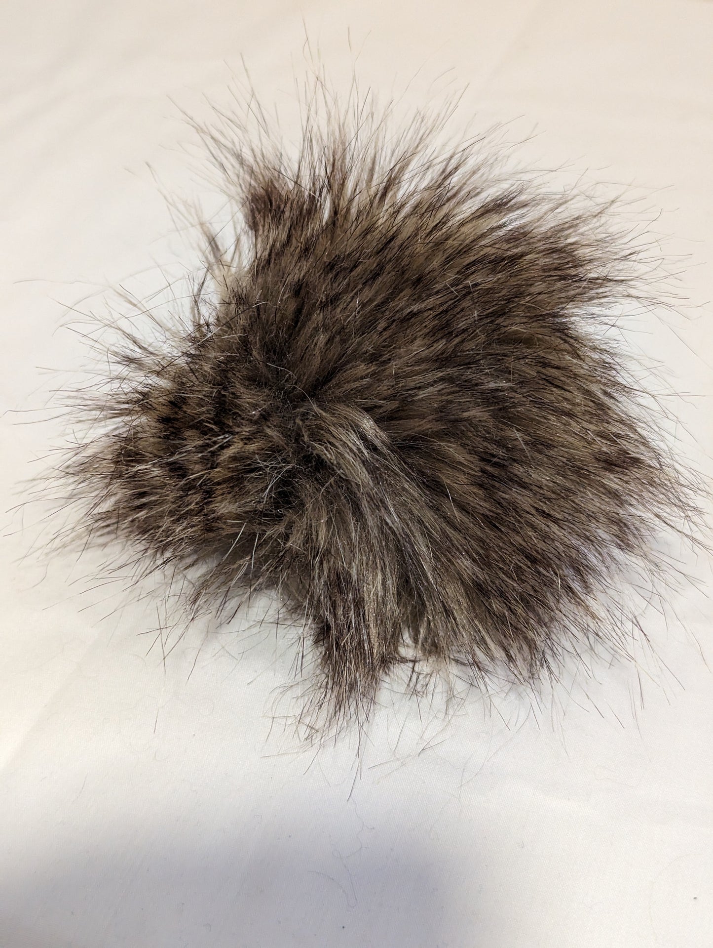 10 cm faux fur pompom