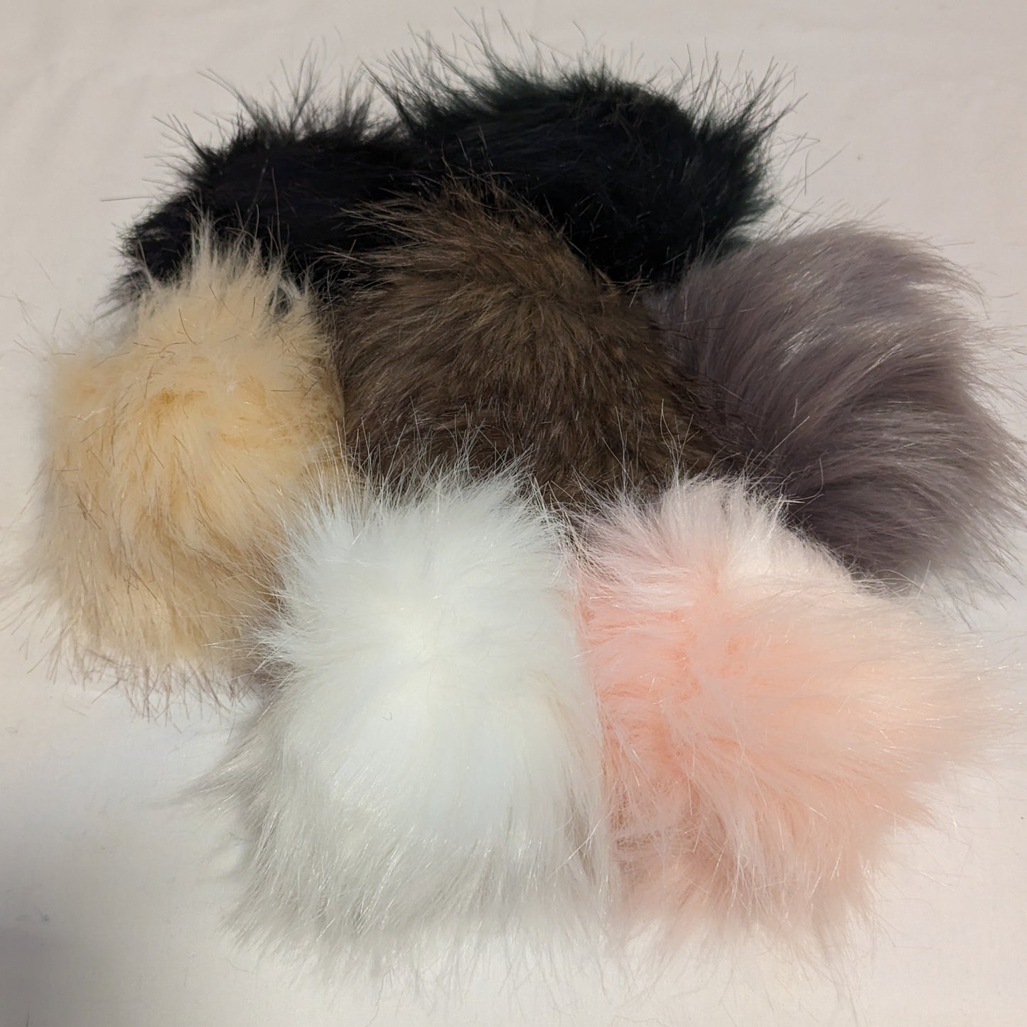 10 cm faux fur pompom