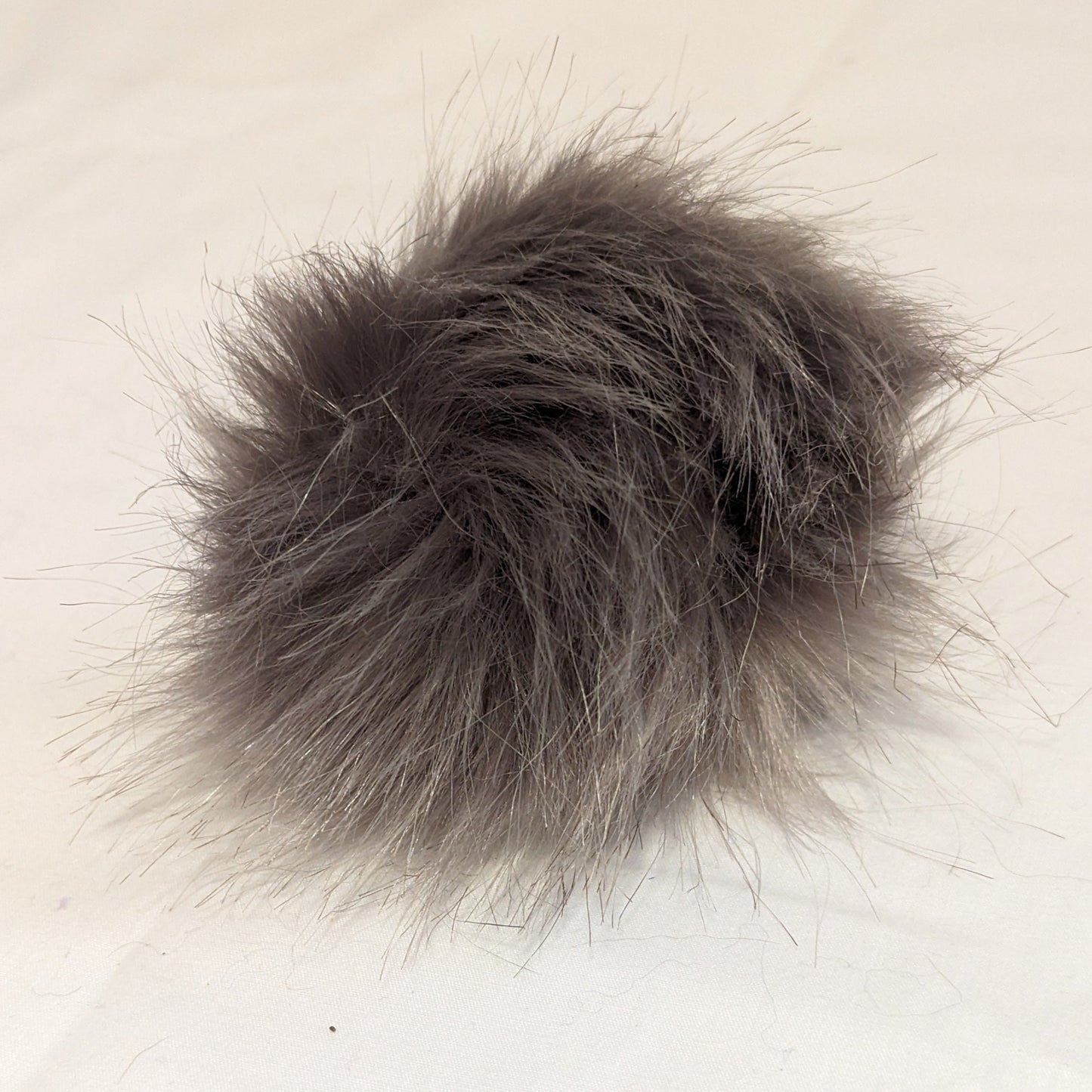 10 cm faux fur pompom