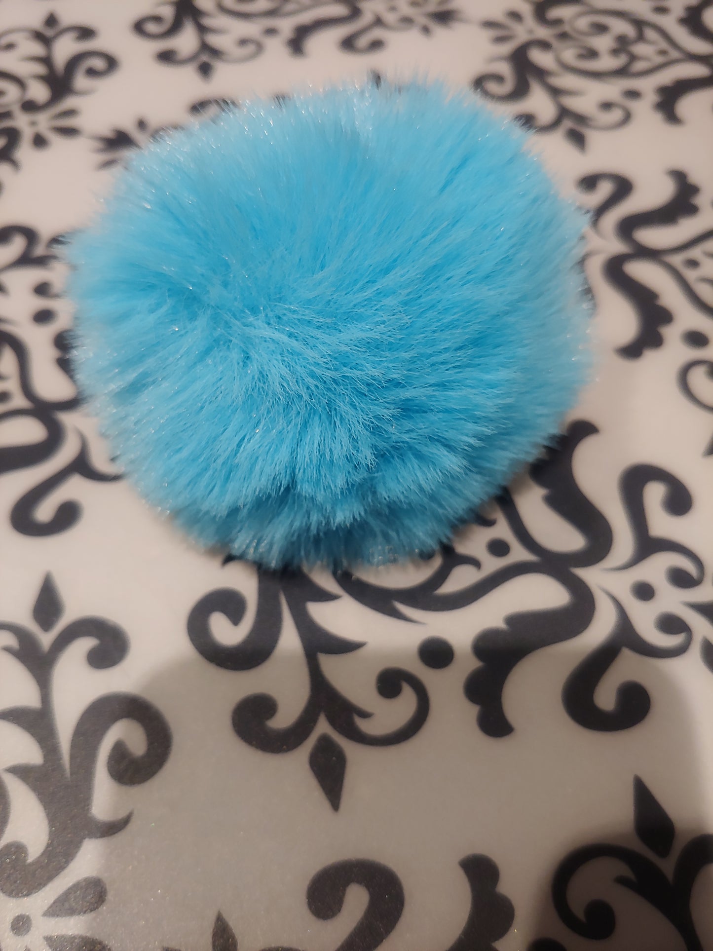 8 cm faux fur pompom